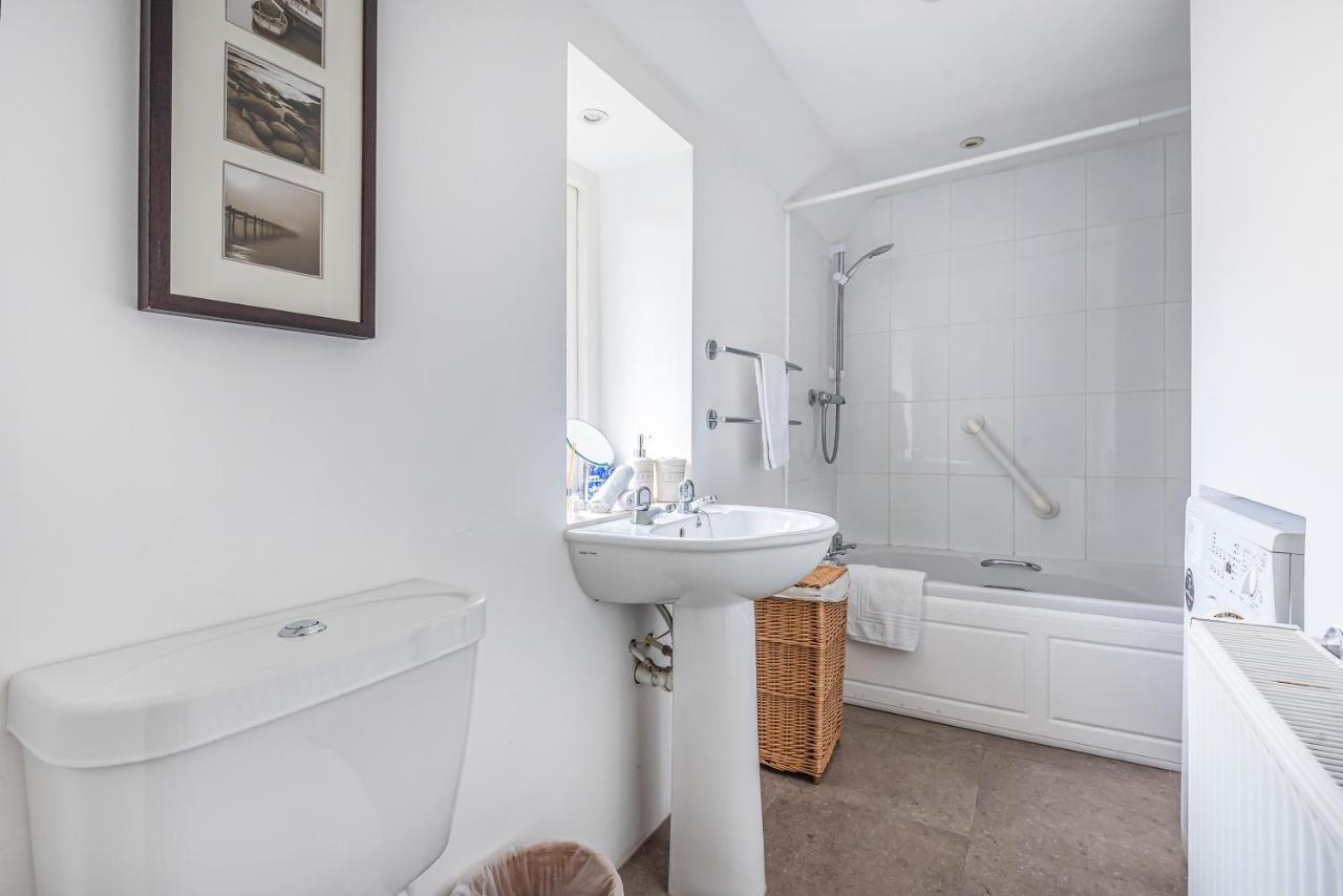 Church Farm Cottage Cheltenham Exterior photo